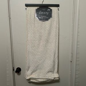 60” x 80” Plush Throw Blanket NWT